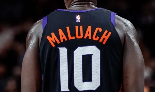 kaiyun-生涯之夜！马卢阿奇今日拿下生涯最高的14篮板，还有3封盖