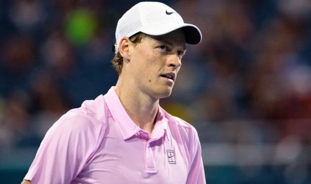 kaiyun-辛纳打破费德勒一大纪录，迪米十四年纪录惨遭终结|迪米特洛夫|阿尔卡拉斯|蒙特卡洛大师赛|扬尼克-辛纳|ATP_新浪新闻