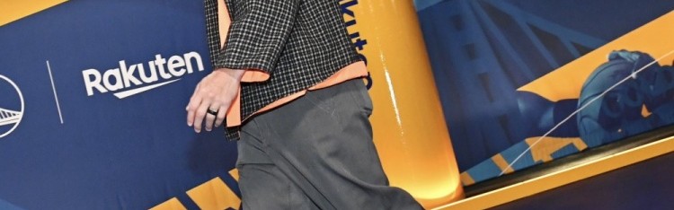 开云-细节满满！库里今日上脚Nike x 布克Blazer Low 橙白配色活力十足