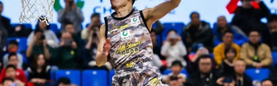 开云-男篮40岁老将夺冠！张镇麟宿敌获美国扣篮王：转手送陌生人一辆车