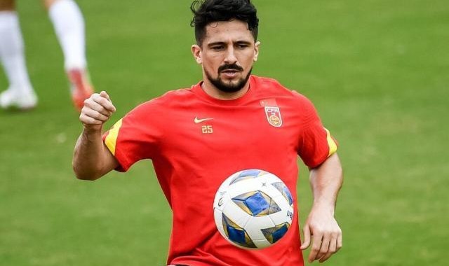 非国足队长出席发布会头一回 洛国富再次致歉足协